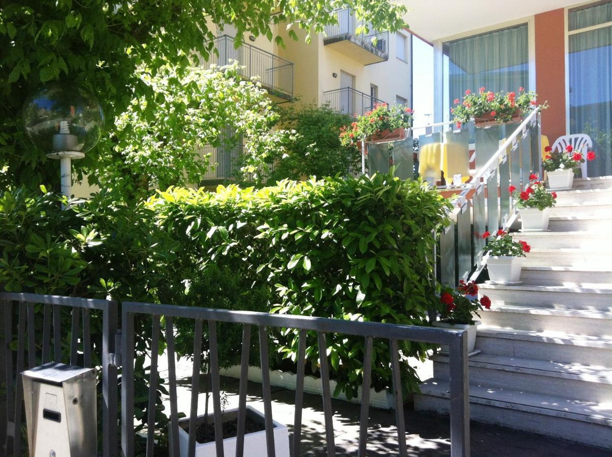 Alice Hotel Cervia Buitenkant foto