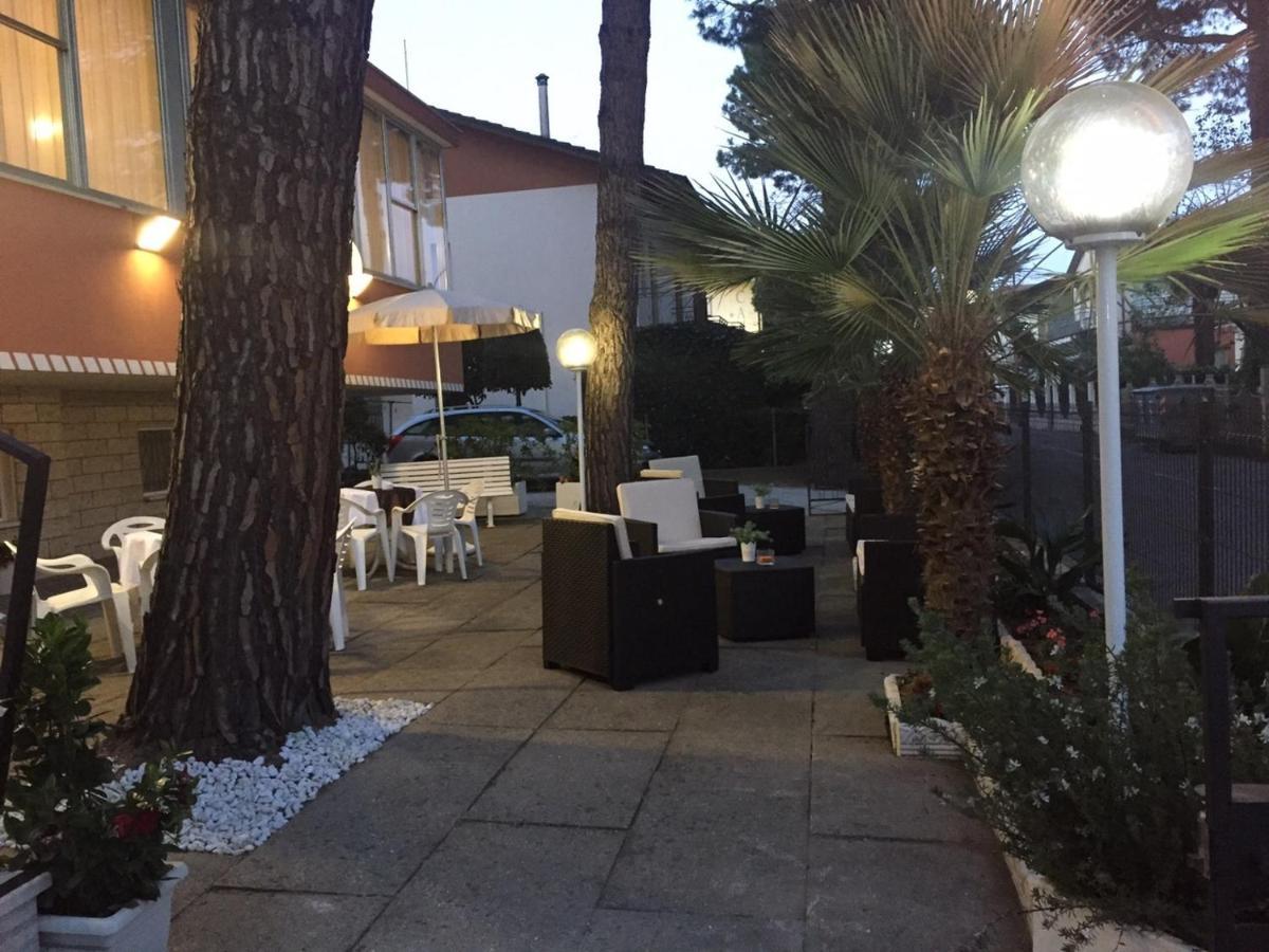 Alice Hotel Cervia Buitenkant foto